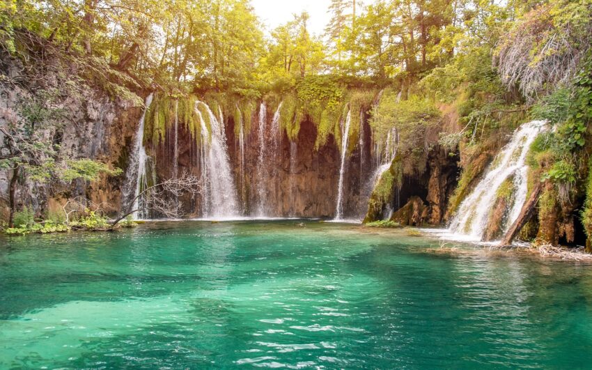lake, waterfall, croatia-4581271.jpg